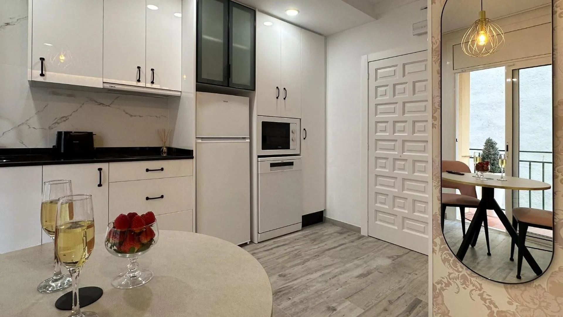 Suite Apartment Es Raco توسا ذي مار